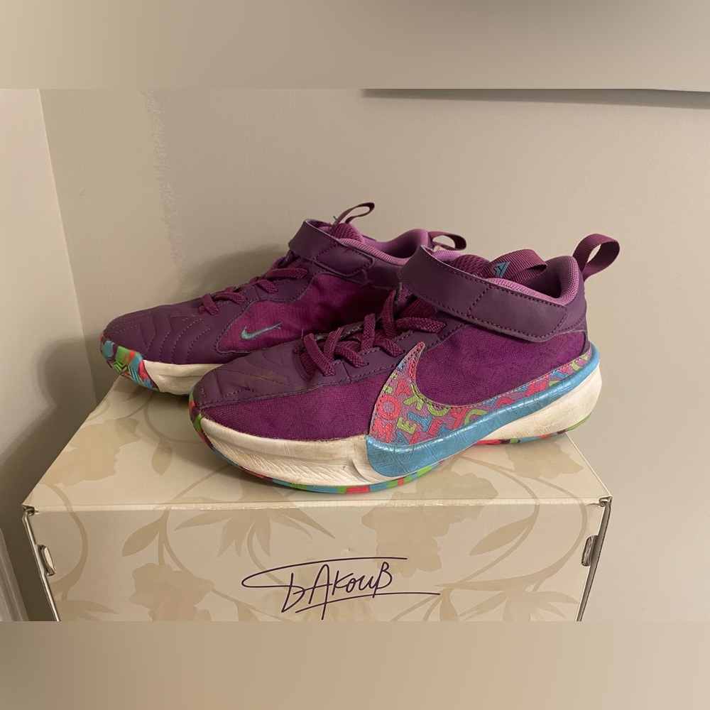 Nike Kids' Freak 5 Basketball Shoes - Size 2Y (Bundle for Discount)